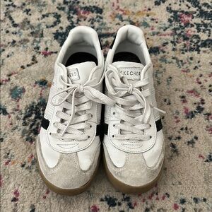 Skechers White and Black Women's Sneakers